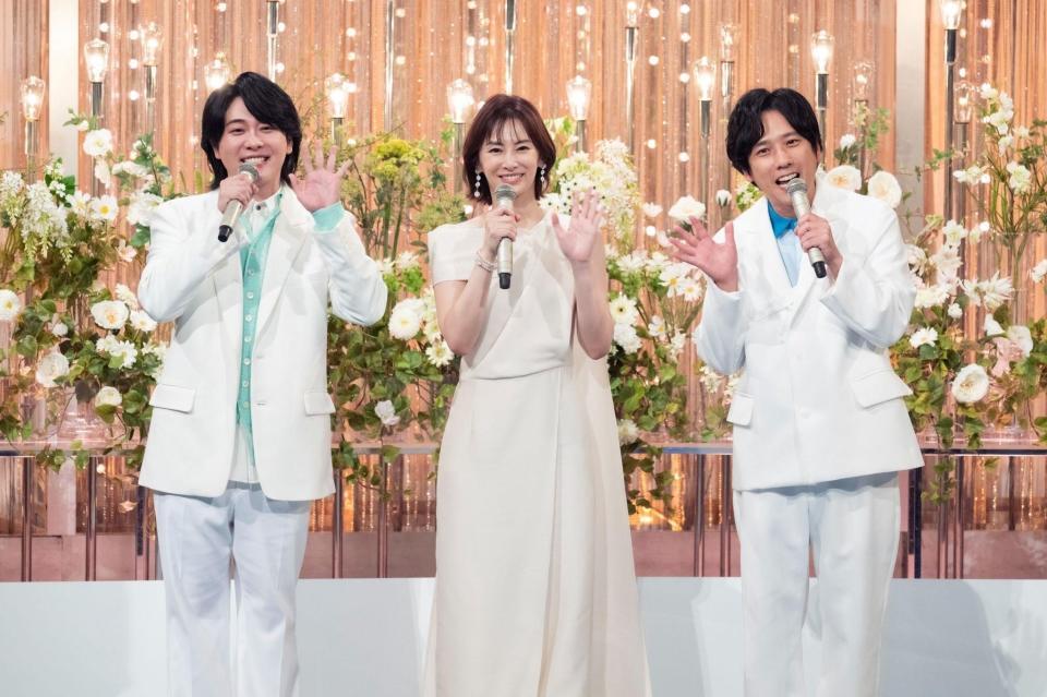 司会を務めた（左から）大森元貴、北川景子、二宮和也