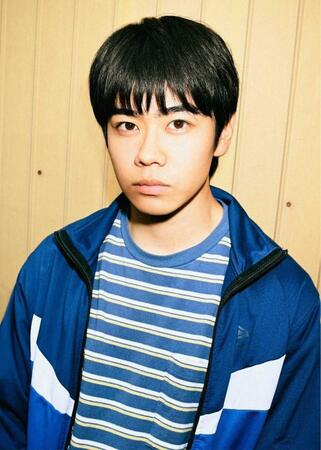 鳴海唯とともにＷ主演する黒崎煌代（Ｃ）「赤灯えれじい」製作委員会）