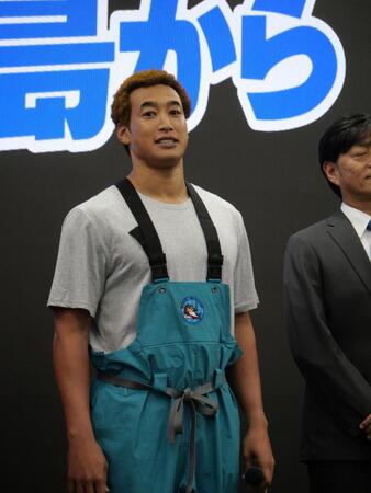 会見に登場した関口メンディー