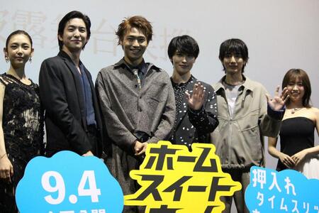 映画「ホーム　スイート　ホーム」完成披露舞台あいさつに登壇した（左から）山谷花純、前田公輝、八村倫太郎、増子敦貴、駒木根葵汰、大原優乃