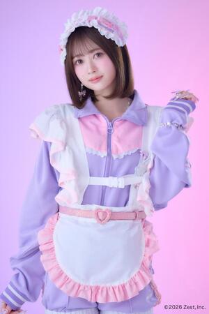 初の撮り下ろしカレンダーを発売する江籠裕奈