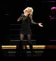 ミュージカル「ＣＨＩＣＡＧＯ」で熱演するロキシー役のサラ・ソータート（撮影・開出牧）