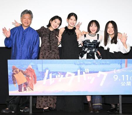 （左から）是枝裕和監督、蒔田彩珠、出口夏希、七瀬ふうり、岡田六花