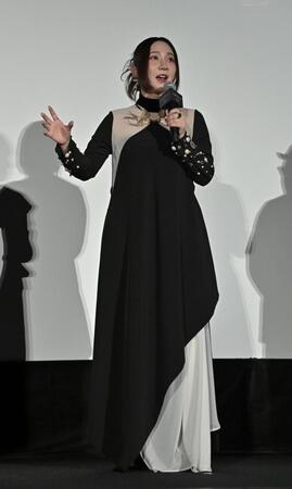 舞台あいさつに登壇したファーストサマーウイカ（撮影・持木克友）