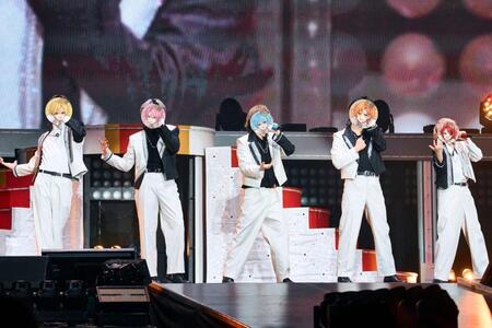 ライブを行うすとぷり©　ＳＴＰＲ　Ｉｎｃ．