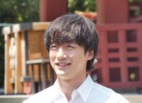 亀戸天神社で映画大ヒット祈願を行った坂口健太郎