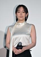 舞台あいさつに登壇した吉岡里帆（撮影・持木克友）