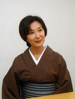本紙のインタビューを受ける岸恵子さん＝２００３年３月
