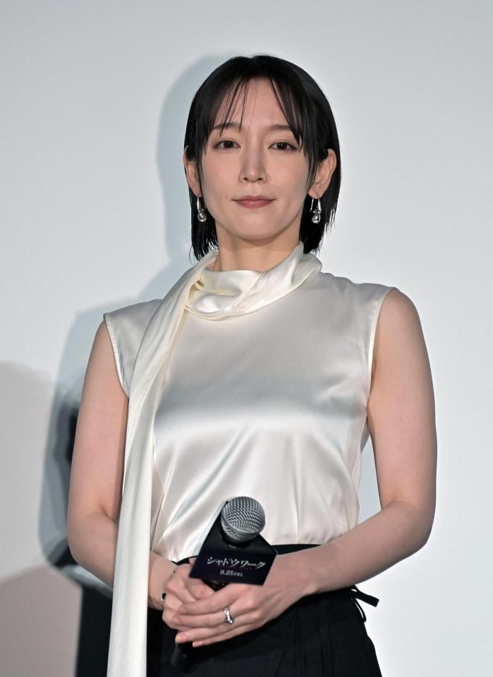 舞台あいさつに登壇した吉岡里帆（撮影・持木克友）