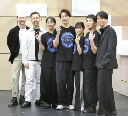 公開稽古を行った（左から）ロジャー・ディッパー氏、ニック・ブッチャー氏、濱田めぐみ、海宝直人、昆夏美、成河、下平慶祐氏