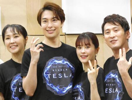 　公開稽古を行った（左から）濱田めぐみ、海宝直人、昆夏美、成河