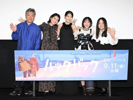 完成披露イベントを行った（左から）是枝裕和監督、蒔田彩珠、出口夏希、七瀬ふうり、岡田六花