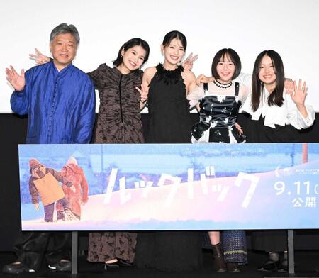 完成披露イベントを行った（左から）是枝裕和監督、蒔田彩珠、出口夏希、七瀬ふうり、岡田六花