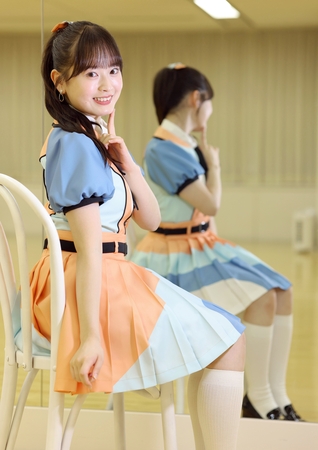 笑顔でポーズをとるＡＫＢ４８・近藤沙樹（撮影・棚橋慶太）