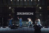 新宿・歌舞伎町でフリーライブを行ったＺＥＲＯＢＡＳＥＯＮＥ（ⓒＷＡＫＥＯＮＥ，　Ｐｈｏｔｏ　ｂｙ　Ｋａｚｕｍｉ　Ｗａｔａｎａｂｅ）