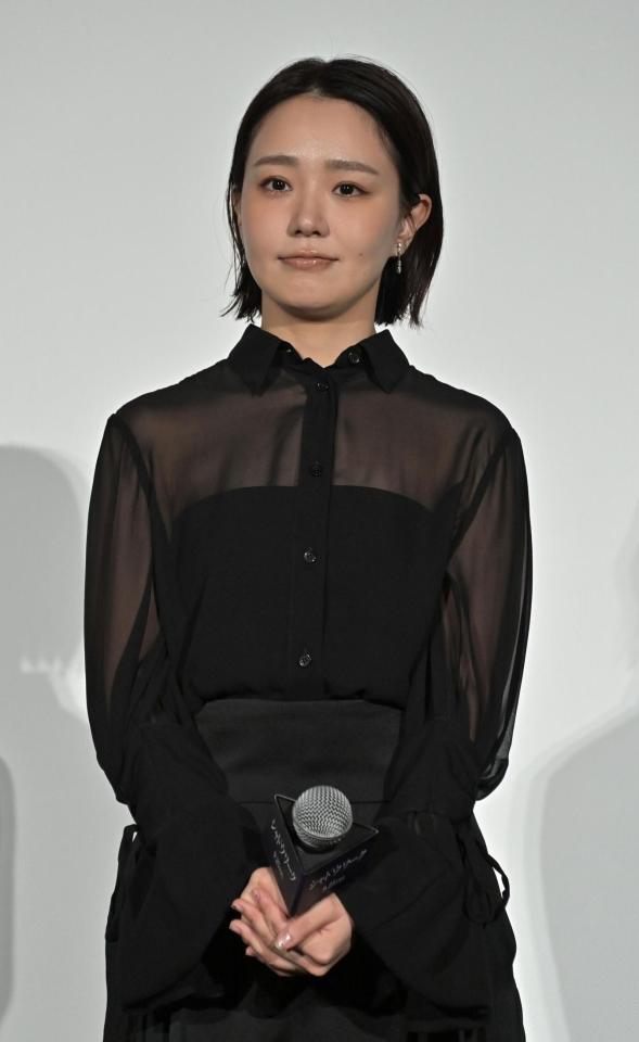 舞台あいさつに登壇した奈緒（撮影・持木克友）