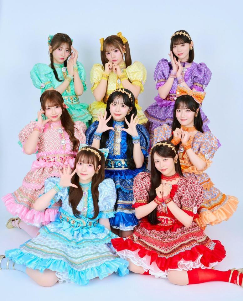 笑顔を見せるＣＵＴＩＥ　ＳＴＲＥＥＴの（前列左から）梅田みゆ、佐野愛花（中列中）桜庭遥花、増田彩乃、川本笑瑠（後列同）板倉可奈、古澤里紗、真鍋凪咲
