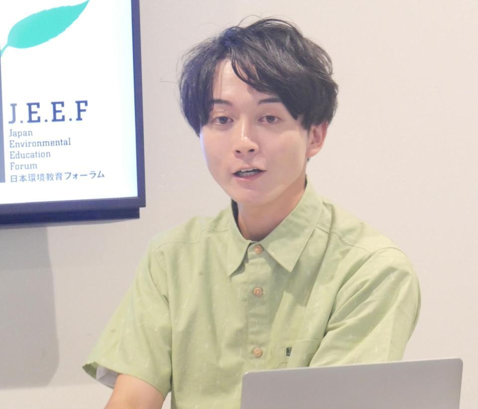 調査の報告を行う牧田習＝東京・オスカープロモーション本社
