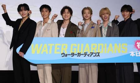 初日を迎え笑顔の（左から）小泉光咲、砂田将宏、椿泰我、森愁斗、小西詠斗、長野蒼大＝ユナイテッド・シネマ　アクアシティお台場（撮影・金田祐二）