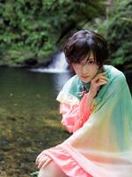 生駒里奈写真集「ルリカケス」撮影：青山裕企　ワニブックス刊