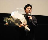 自主映画「レンタル家族」の舞台あいさつを行った上坂龍之介監督