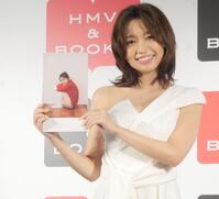 お気に入りカットを披露する大原優乃