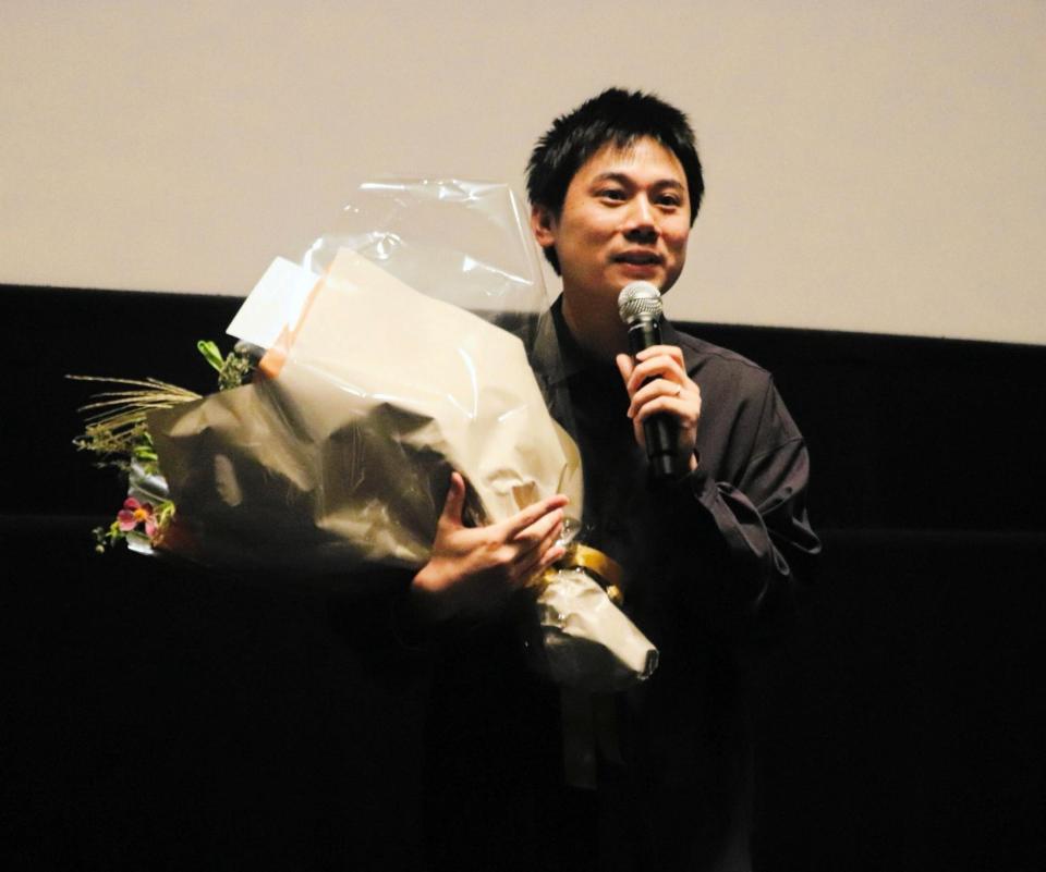 自主映画「レンタル家族」の舞台あいさつを行った上坂龍之介監督