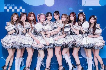 韓国「人気歌謡」に出演した＝ＬＯＶＥ