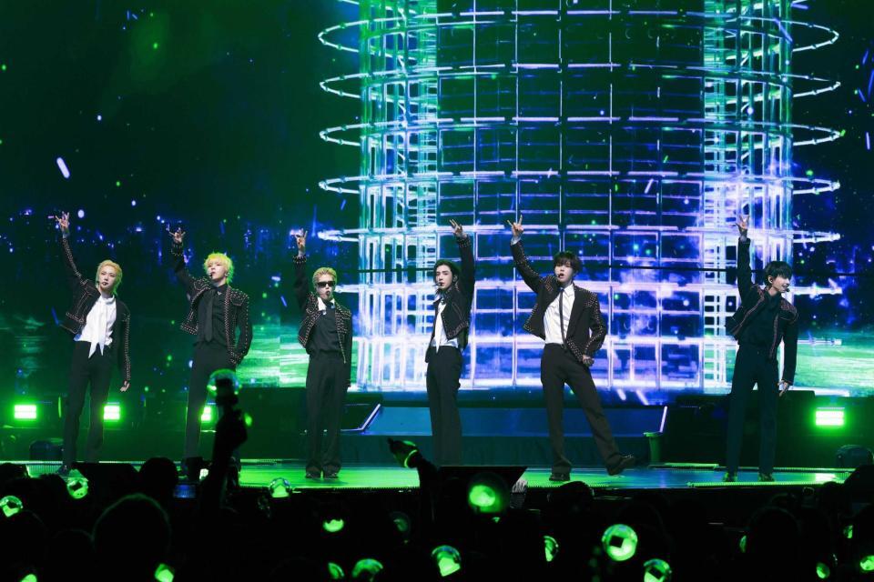 日本公演を行ったＢＯＹＮＥＸＴＤＯＯＲ（（ｐ）＆（Ｃ）　ＫＯＺ　Ｅｎｔｅｒｔａｉｎｍｅｎｔ．）