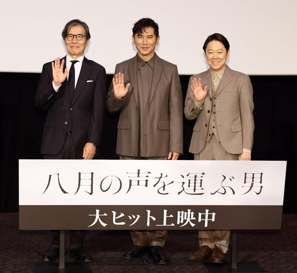 （左から）柴田岳志監督、本木雅弘、阿部サダヲ（撮影・千葉大輝）