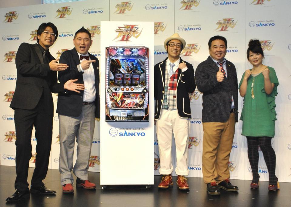 （左から）古坂大魔王、西尾季隆、角田晃広、塚地武雅、伊藤さおり＝２０１３年