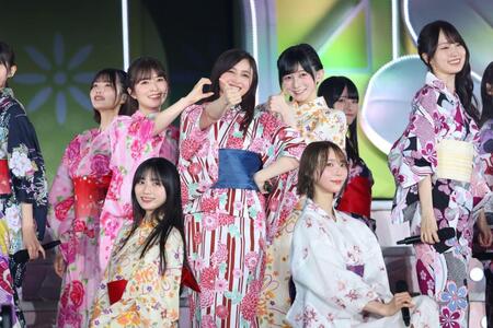 夏らしい装いでステージを行った乃木坂４６　ⓒ乃木坂４６ＬＬＣ