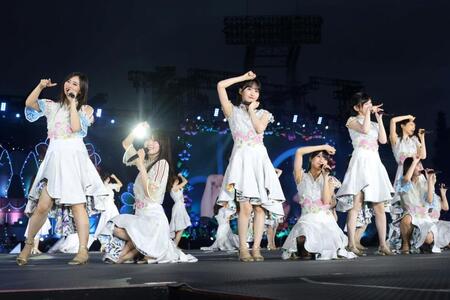 聖地でパフォーマンスする乃木坂４６ⓒ乃木坂４６ＬＬＣ　