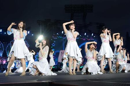 聖地でパフォーマンスする乃木坂４６　（Ｃ）乃木坂４６ＬＬＣ