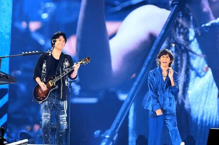 豪華共演を果たした福山雅治（左）と稲葉浩志（撮影・Ｔａｋｕｙａ　Ｋｉｍｕｒａ）