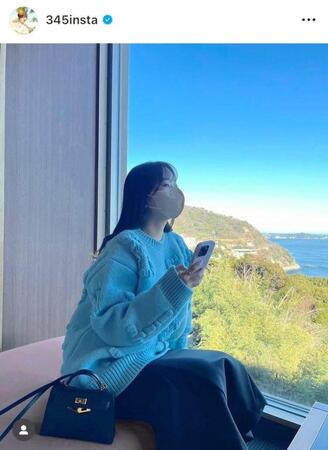 エルメスのミニケリーを携えて。指原莉乃のインスタグラム＠３４５ｉｎｓｔａ（２３年１月１１日付）より