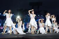 聖地でパフォーマンスする乃木坂４６ⓒ乃木坂４６ＬＬＣ　