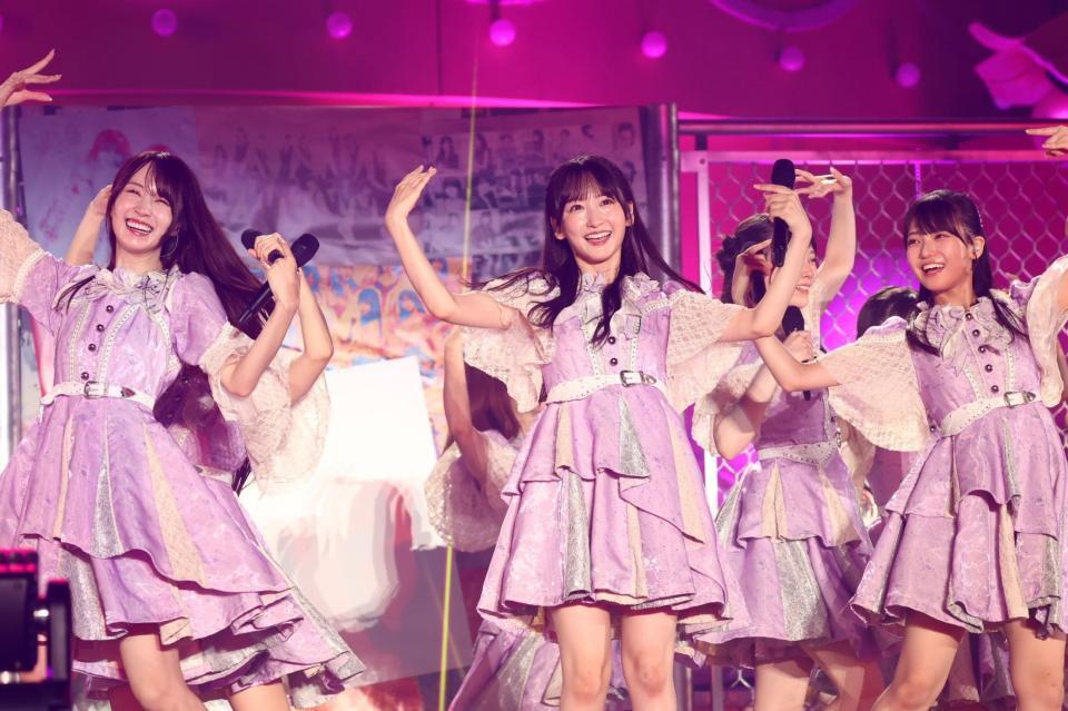 ファイナルのステージで笑顔を見せる乃木坂４６　ⓒ乃木坂４６ＬＬＣ