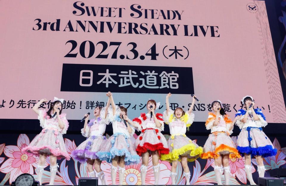 日本武道館の公演がサプライズ発表され喜びを爆発させるＳＷＥＥＴ　ＳＴＥＡＤＹ（撮影：ヨシモリユウナ）