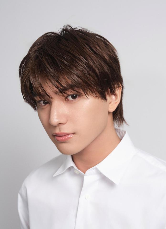 俳優の荒木飛羽