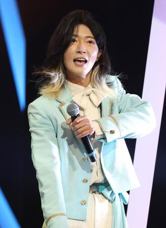 Ｚｅｐｐツアーファイナル公演で躍動するモナキ・サカイＪｒ．（撮影・伊藤笙子）