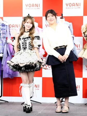 東京・代々木アニメーション学院「衣装デザイン科」開設記者発表会に登壇した（左から）＝ＬＯＶＥ・大谷映美里、衣装デザイナーの茅野しのぶ氏