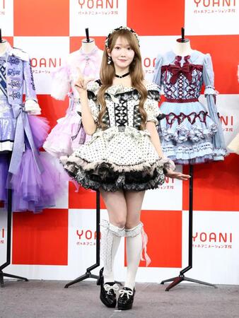 ２１枚目のシングル「恋、はじめました。」の茅野しのぶ氏のデザイン衣装で登壇した＝ＬＯＶＥ・大谷映美里