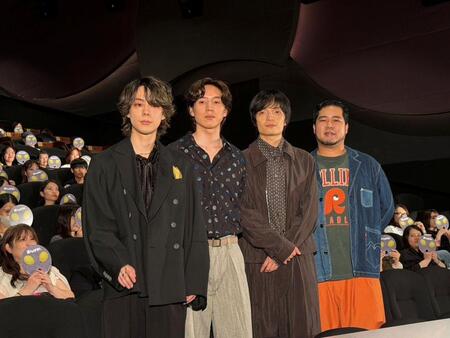舞台あいさつを行った（左から）門脇康平監督、坂東龍汰、岡山天音、松井ケムリ