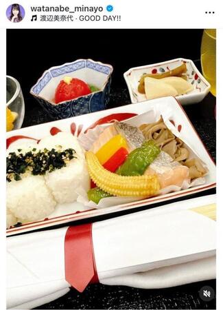 ＪＡＬビジネスクラスの機内食。渡辺美奈代のインスタグラム＠ｗａｔａｎａｂｅ＿ｍｉｎａｙｏより