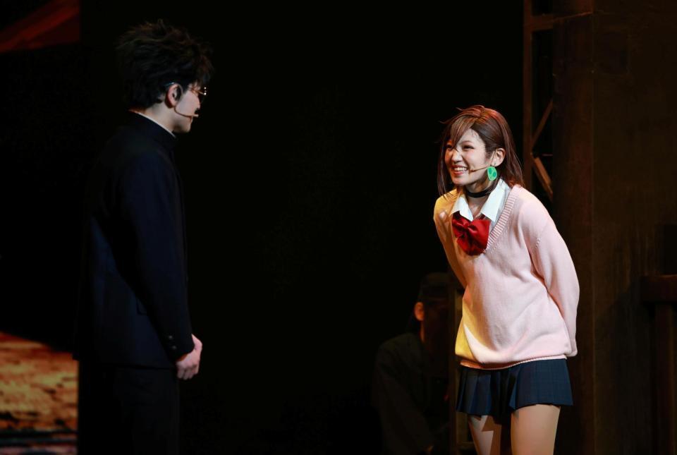 熱演する村山彩希（右）と二宮礼夢（撮影・石井剣太郎）