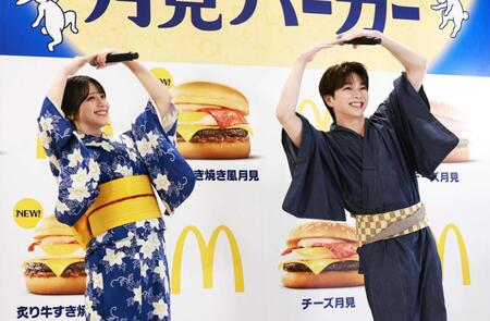 ジェスチャーゲームに挑戦する＝ＬＯＶＥ・佐々木舞香とＭ！ＬＫ・塩﨑太智（右）（撮影・石井剣太郎）　