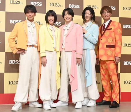 公開アフレコに参加したモナキの（左から）じん、おヨネ、ケンケン、サカイJr.、純烈の酒井一圭（撮影・園田高夫）