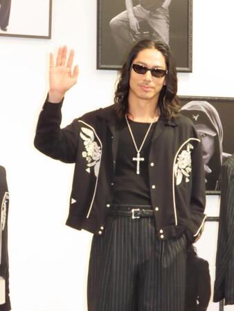 内覧に出席したＥＸＩＬＥ　ＡＫＩＲＡ