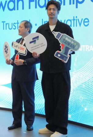 イベントに出席した王熙蒙氏（左）と速水もこみち